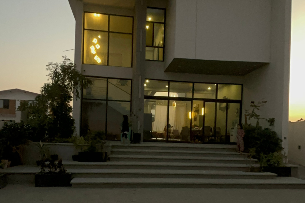 Huts at Manora Beach: Ideal for Day Trips and Private Events