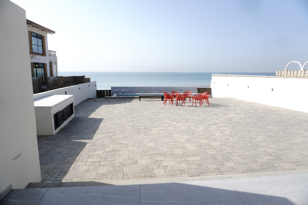  How to Book Beach Huts in Karachi Without Paying Extra